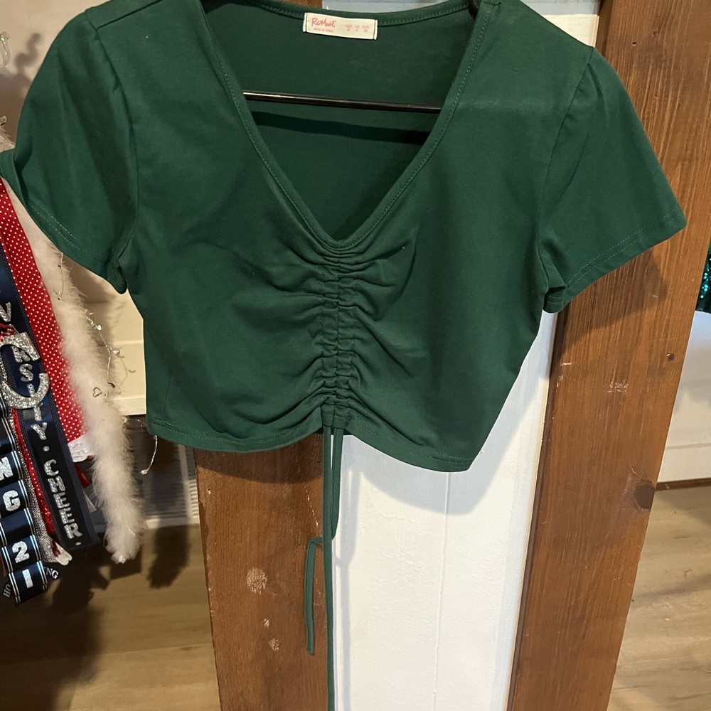 Romwe Adjustable Scrunch Crop Top size medium